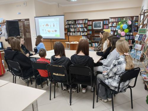 Библиотекари провели фольклорную игру для участников «Движения первых»