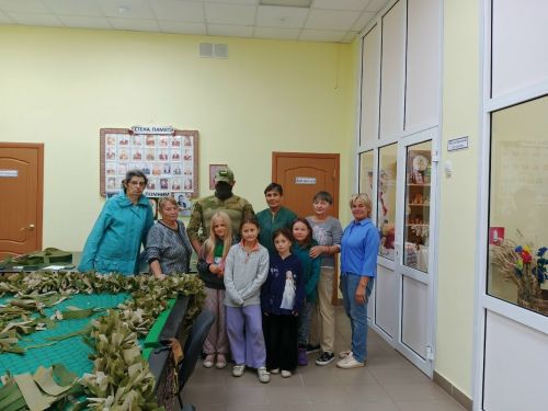Клубы «Оптимистки» и «Любознайки» встретили участника СВО Дмитрия