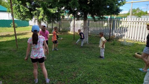 Вахит балалары төрле халыкларның мәдәнияте белән таныштылар