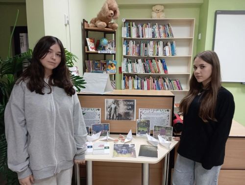 Балалар китапханәсендә Донбасс балаларын искә төшерүче күргәзмә эшли