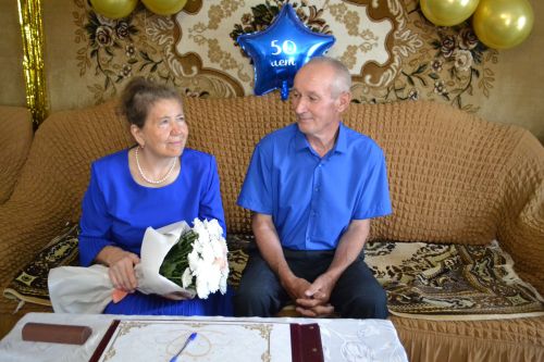 50 лет любви и верности отметили супруги Пырихины в Коргузе