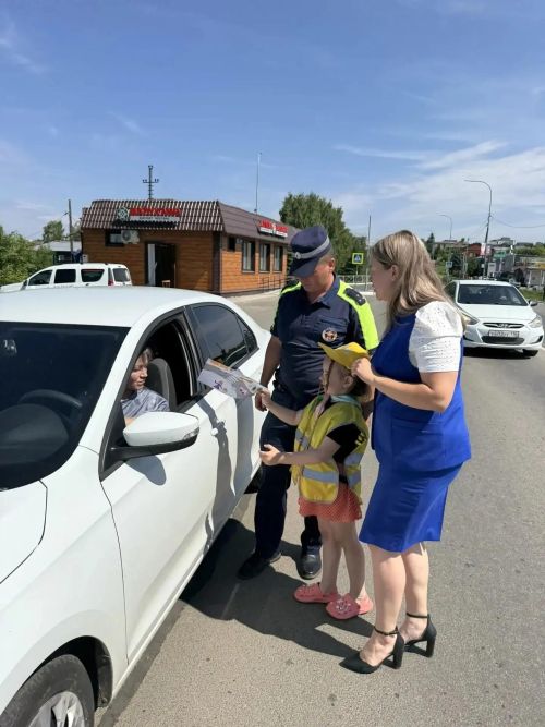 В Верхнем Услоне провели акцию «Безопасный переход» для водителей и дошколят