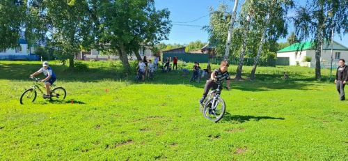 В Татарском Бурнашеве дети соревновались в знании ПДД и вождении велосипеда