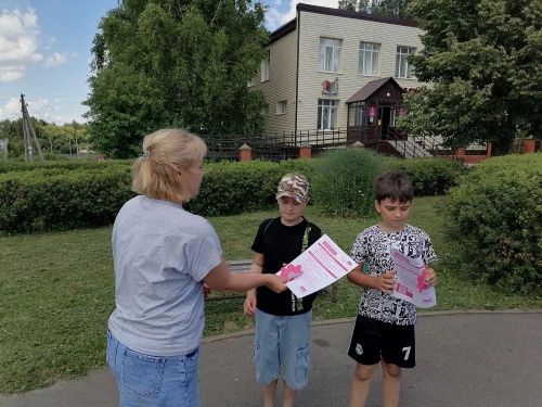В Верхнеуслонской детской библиотеке открылась выставка «Через веру и любовь»