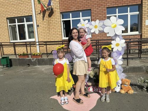 В Верхнем Услоне в «Солнышке» отметили День семьи фотозоной и ромашками
