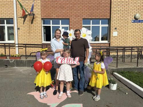 В Верхнем Услоне в «Солнышке» отметили День семьи фотозоной и ромашками