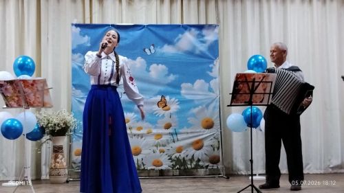 Концерт «Ромашковое счастье» в честь Дня семьи объединил жителей Макулова