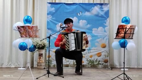 Концерт «Ромашковое счастье» в честь Дня семьи объединил жителей Макулова