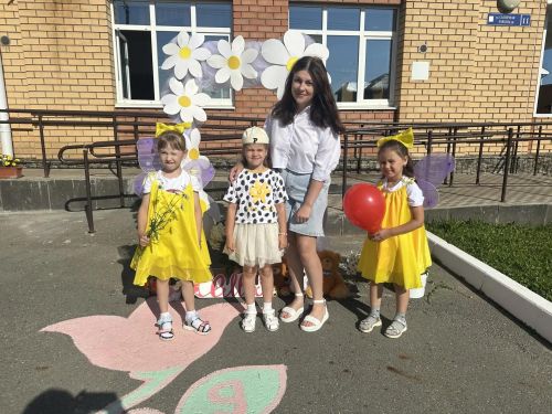 В Верхнем Услоне в «Солнышке» отметили День семьи фотозоной и ромашками