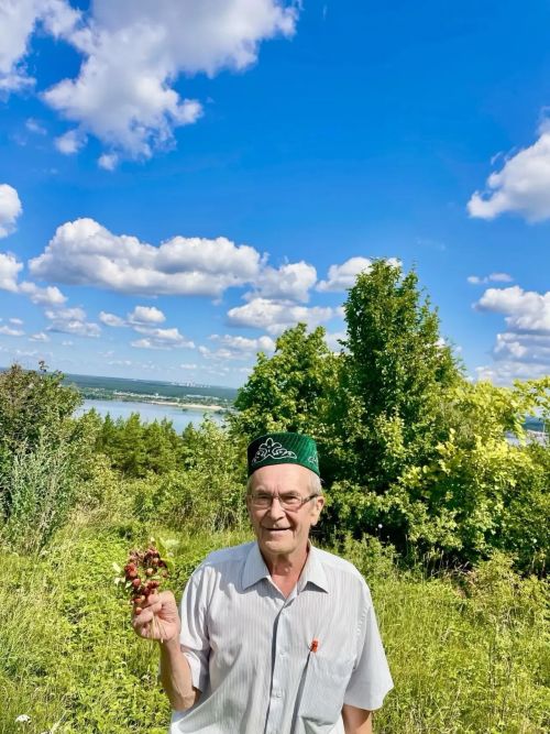 Проживающие Верхнеуслонского дома-интерната собирали травы для бойцов СВО