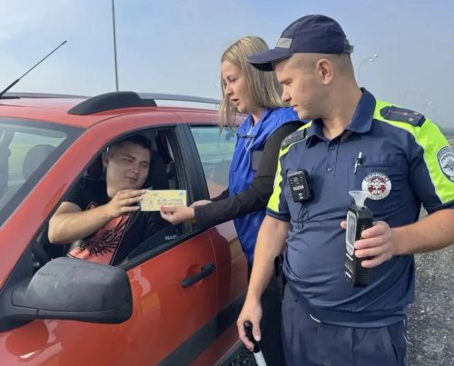 Госавтоинспекция проверила водителей на трассе и вручила апельсины