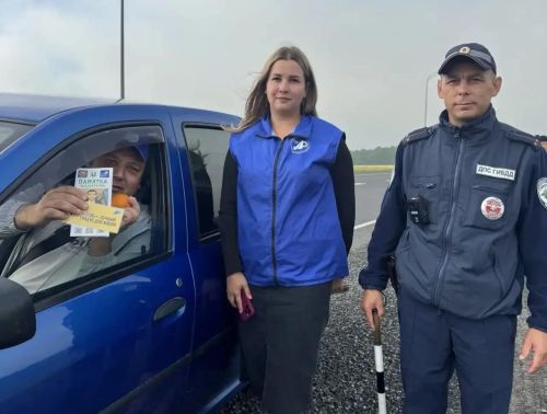 Госавтоинспекция проверила водителей на трассе и вручила апельсины