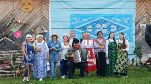 В Ямбулатове прошёл праздник трёх Спасов с концертом и хороводом