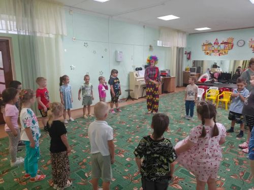 “Каенкай” балалар бакчасында клоун Клепа белән бәйрәм үткәрделәр