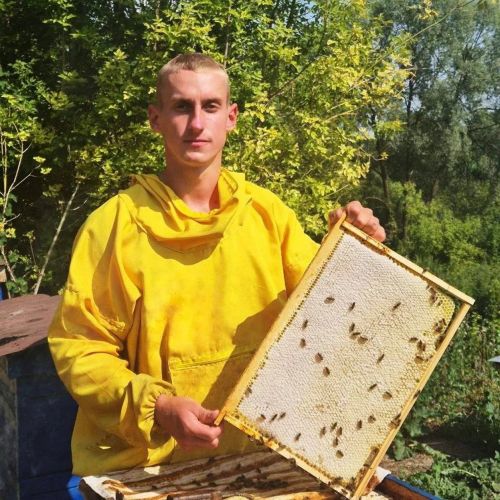 Житель Верхнеуслонского района занялся пчеловодством по соцконтракту