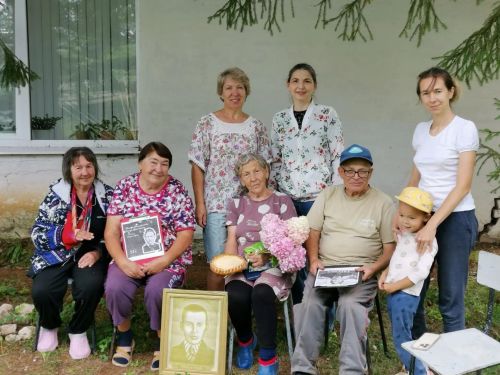 Кызыл Байракта Хәсәновларны алтын туйлары белән котладылар