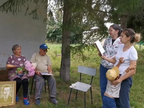 Кызыл Байракта Хәсәновларны алтын туйлары белән котладылар
