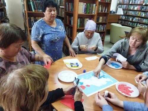 В Центральной библиотеке прошёл экскурс ко Дню флага России