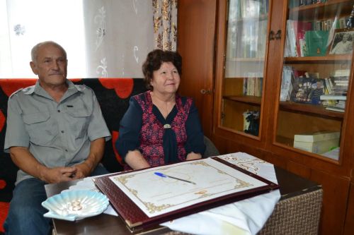 Борис и Валентина Гудихины отметили золотую свадьбу спустя полвека
