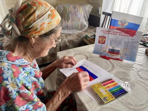Подопечные «Островка надежды» участвовали в мастер-классе ко Дню флага России