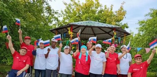 Интернат-йортта Россия флагының тарихы белән кызыксындылар