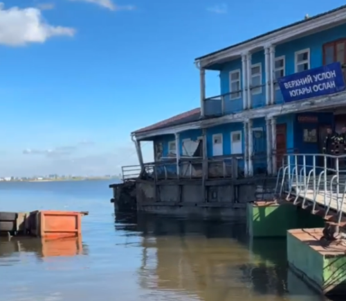 Большегруз снёс пристань в Верхнем Услоне, водитель погиб