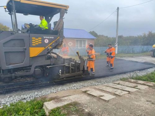В селах Верхнеуслонского района уложили асфальт и щебень