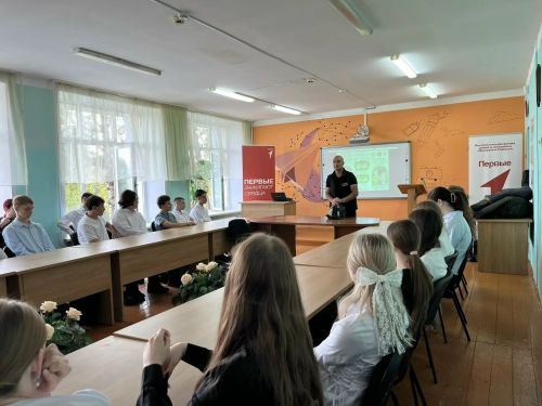 Сергей Анохин провёл урок безопасности для 9–11 классов в Верхнеуслонской школе