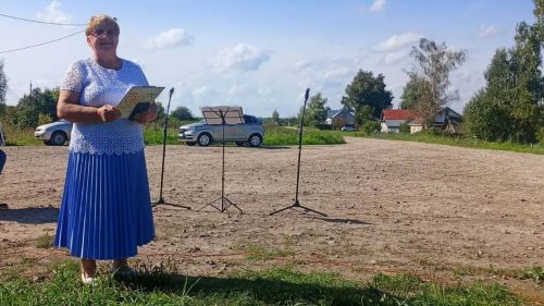 Артисты Макуловского СДК подарили концерт «Родные сердца» жителям Сеитова