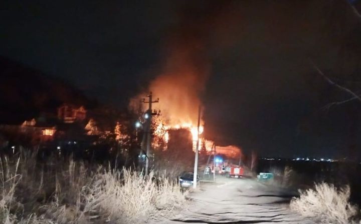 У верхнеуслонских пожарных выдались жаркие выходные