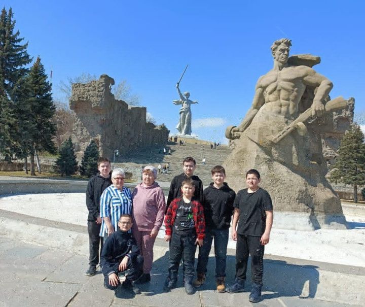 Группа верхнеуслонских школьников посетила с экскурсией город-Герой Волгоград