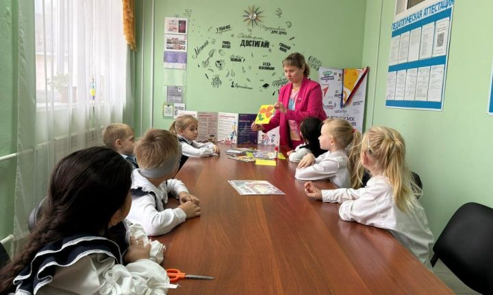 Макылда  әниләрне өч сүз белән тасвирладылар