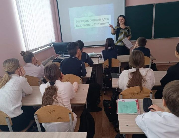 Гимназия балалары куркынычсыз интернет кагыйдәләре белән таныштылар
