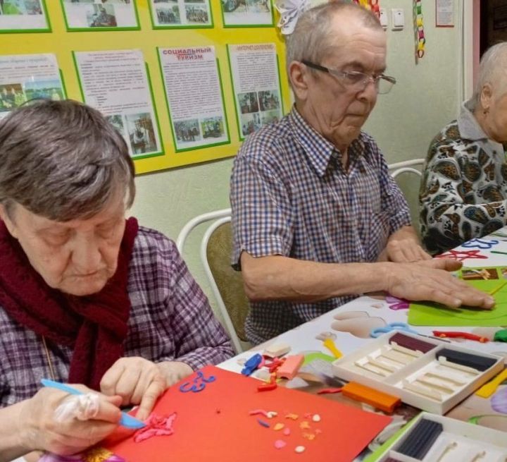 В Верхнеуслонском Доме-интернате мастерили праздничный салют