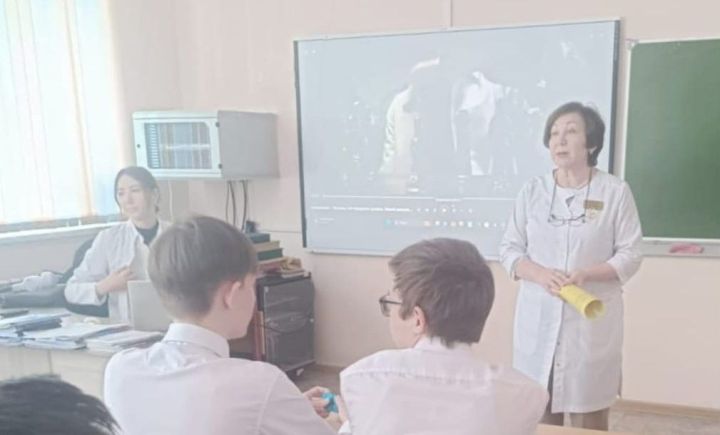 Гимназиядә табиблар белән очраштылар