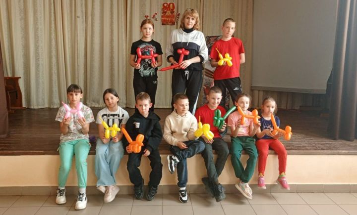 В Макулове для детей прошла игровая программа «Смехотерапия»