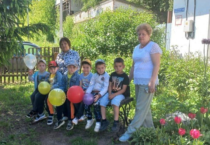 Юные читатели поздравили библиотекарей с профессиональным праздником