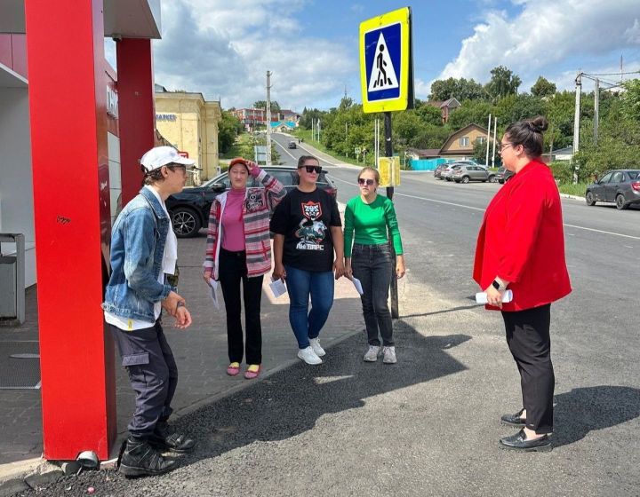 «Безопасная дорога»: специалисты центра соцпомощи провели занятие по ПДД