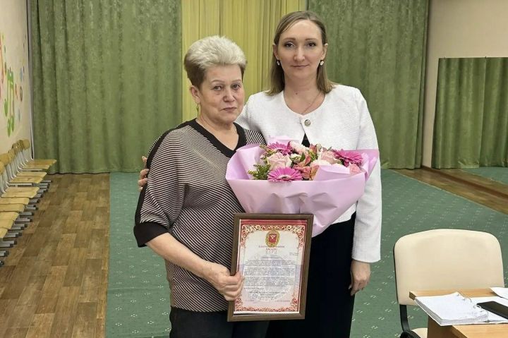 Матери участника СВО в Верхнем Услоне вручили благодарность за сына