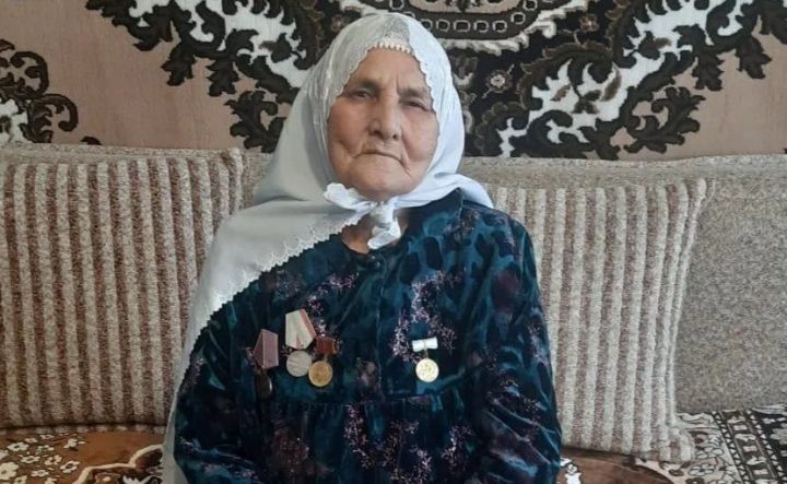 Вахит авылында Динә Минһаҗ кызын 90 яшьлек юбилее белән котладылар