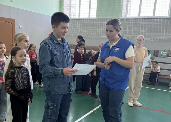 Верхнеуслонские гимназисты получили памятки по дорожной безопасности