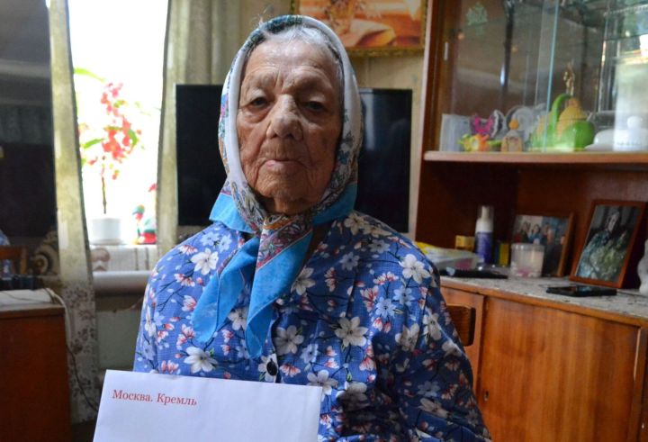 С 99-летием поздравили труженицу тыла Ольгу Редкову из Ташевки