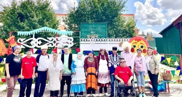 Интернат-йортта төрле халыкларның милли киемнәре белән таныштылар