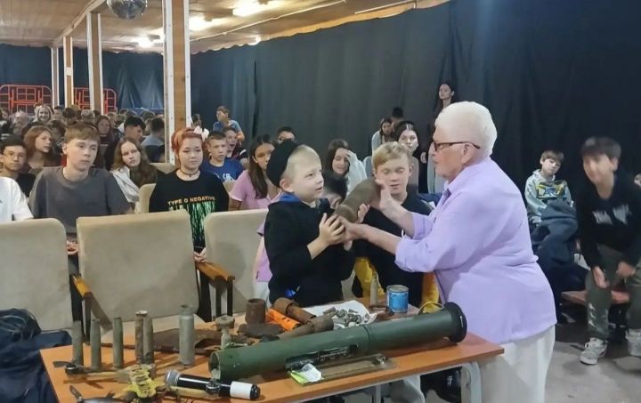 Римма Троицкая провела для детей в лагере «Дзержинец» урок мужества