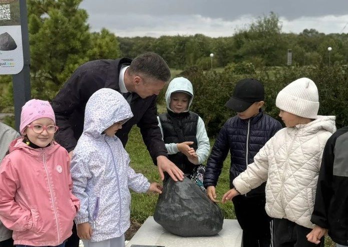 В Татарстане открыли стелу в честь легендарного метеорита «Каинсаз»
