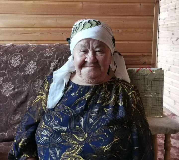 Кызыл Байракта яшәүче Гайнетдинова Гөлсия Сөнгат кызына 80 яшь тулды