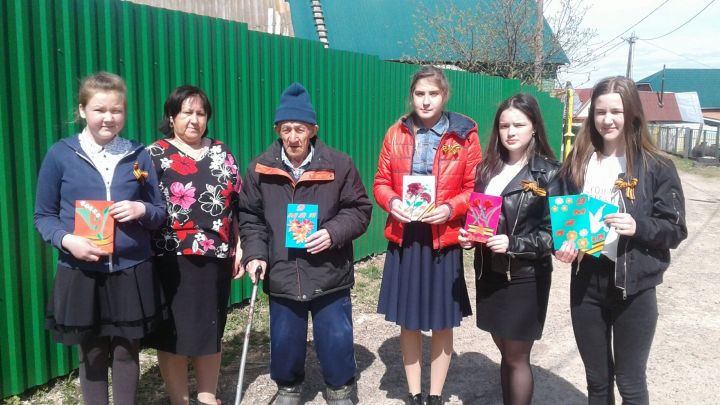 Матюшинские школьники Верхнеуслонского района поздравили ветеранов с Днем Победы
