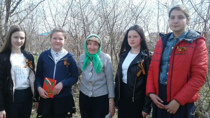 Матюшинские школьники Верхнеуслонского района поздравили ветеранов с Днем Победы