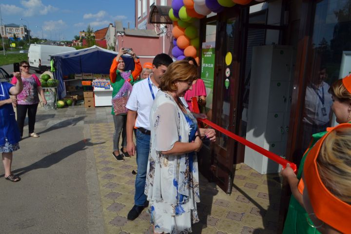 Верхнеуслонцы спешат в новый открывшийся магазин "Фасоль"
