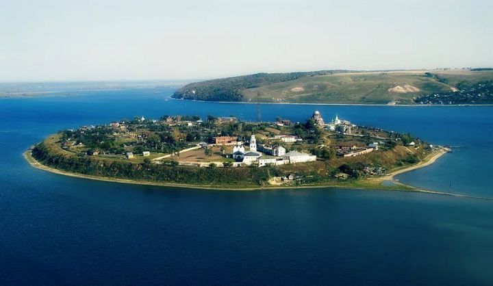 На острове-граде Свияжск ввели новые правила посещения Успенского собора